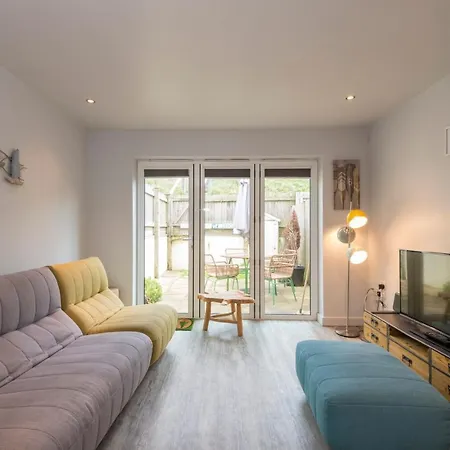 The House & Porth Sands Apartament New Quay