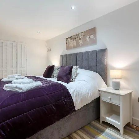 The House & Porth Sands Apartament *
